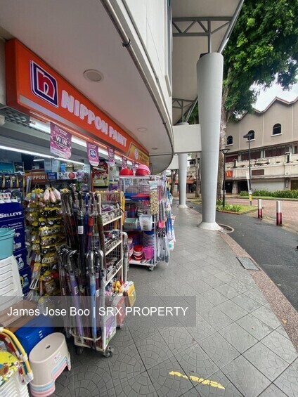 Elias Mall (D18), Retail #597354911